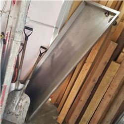 STAINLESS STEEL FISH-CLEANING TABLE TOP