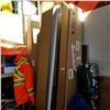 Image 1 : 8FT FLOURESCEN FIXTURE - TAKES 4 4FT F8 BULBS W/ BALLASTS
