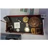 Image 3 : VINTAGE REPRODUCTION HOCKEY CARDS W/ TRAY OF SUNGLASSES AND WATCHES
