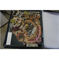 TRAY OF RHINESTONE JEWELLERY