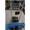 Image 3 : JEWELLERY AND DISPLAY STAND