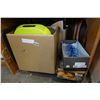 Image 1 : LARGE LOT OF ASSORTED HOUSEWARES AND KITCHEN ITEMS