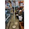 Image 1 : WHITE FLOOR LAMP