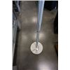 Image 3 : WHITE FLOOR LAMP