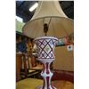 Image 5 : ANTIQUE HAND PAINTED LAMP W/ CRANBERRY GLASS INSERTS W/ SHADE