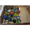 Image 1 : TRAY OF ART GLASS PAPER WEIGHTS