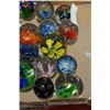 Image 2 : TRAY OF ART GLASS PAPER WEIGHTS