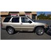 Image 5 : 2001 NISSAN PATHFINDER, 4 DOOR STATION WAGON HATCHBACK, AUTOMATIC, 268890KM WITH 3 KEYS AND 3 FOBS, 