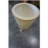 Image 2 : LIGHT UP PLANTER