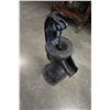 Image 2 : BLACK CAST IRON WATER PUMP