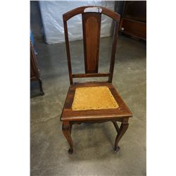 VINTAGE CHAIR