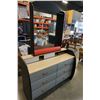 Image 1 : 8 DRAWER DRESSER W/ MIRROR