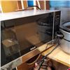 Image 3 : RCA MICROWAVE AND CROCK POT