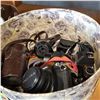 Image 2 : 2 VINTAGE CAMERAS AND LENSES