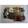 Image 2 : SMALL CLEAR TOTE OF COLLECTIBLES AND WORLD COINS