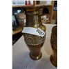 Image 2 : 2 SLEEVED BRASS VASES