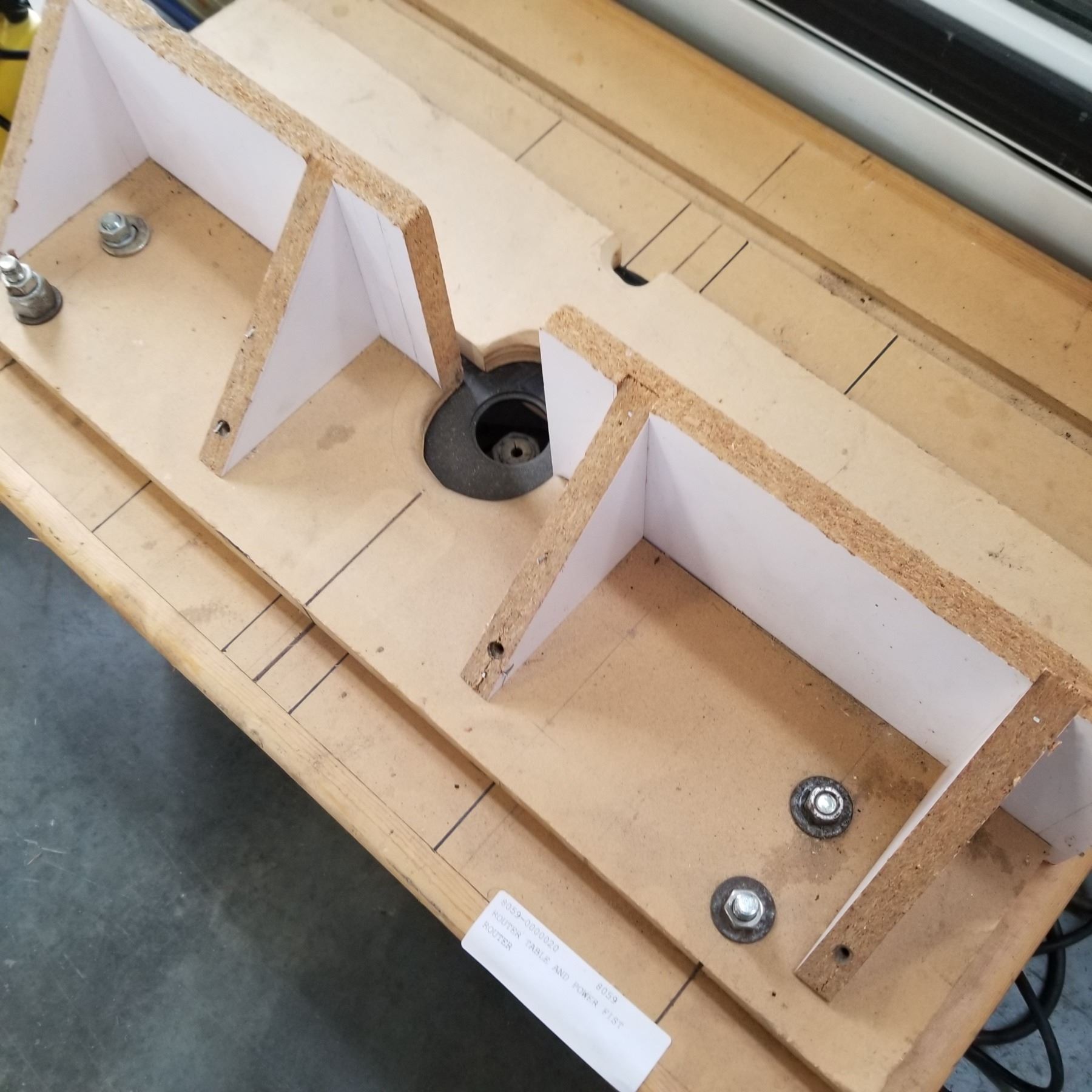 ROUTER TABLE AND POWER FIST ROUTER