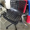 Image 2 : METAL PLANTER STAND AND CHAIR