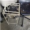 Image 3 : METAL PLANTER STAND AND CHAIR