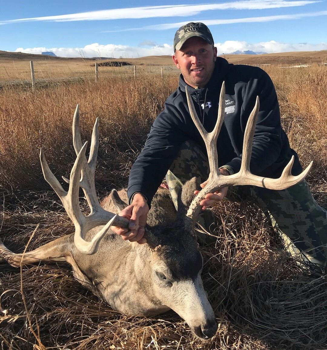 7Day Alberta Archery Mule Deer Hunt for One (1) Hunter