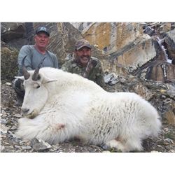 2020 FULL CURL STONE OUTFITTERS, MOUNTAIN GOAT HUNT IN NORTHERN BC FOR (2) HUNTERS