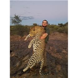 Namibia: 14 Day Leopard for 1 hunter, Includes 1 Leopard and 2 Hartman Zebra