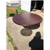 Image 1 : 42" Round Restaurant Style Tables