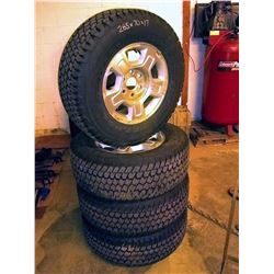 Set of Like-New Wrangler 265 70r17 Tires on Rims