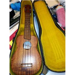 RARE KAMAKA UKULELE / NEAR NEW CONDITION!!