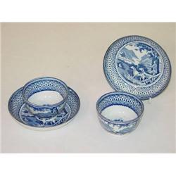  LOT (2) BLUE STAFFORDSHIRE HANDLESS CUPS & SAUCE