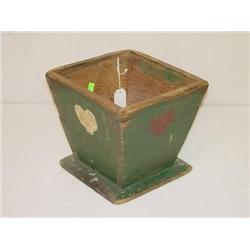  9 1/2 PRIMITIVE PAINTED FLOWER POT IN GREEN PAIN