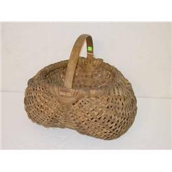  14 EARLY BUTTOCKS BASKET W/ HANDLE W/ NATURAL FI