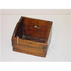  SMALL EARLY PRIMITIVE WALL BOX IN MIXED WOODS - 