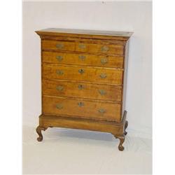  QUEEN ANNE MAPLE GRADUATED 5 DRAWER CHEST (SOME 