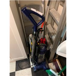 EUREKA UPRIGHT VACUUM