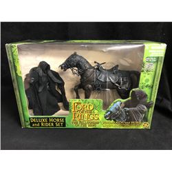 THE LORD OF THE RINGS THE FELLOWSHIP OF THE RING DELUXE HORSE & RIDER SET (RINGWRAITH & HORSE)