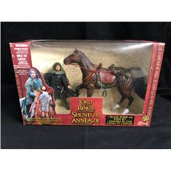 THE LORD OF THE RINGS THE TWO TOWERS DELUXE HORSE & RIDER SET