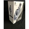 Image 2 : DC Collectibles BATGIRL Black and White Statue Figurine DC Comics