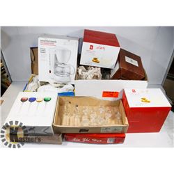 SHELF OF ASSORTED GLASSWARE