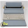 Image 1 : VINTAGE OLIVETTI ET PERSONAL 55 TYPEWRITER