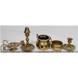 BOX OF ASSORTED BRASS.