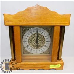 VINTAGE WOOD MANTEL CLOCK