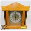 Image 1 : VINTAGE WOOD MANTEL CLOCK