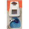 Image 1 : LIDDED CAT LITTER BOX WITH TWO SCOOPERS,