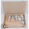 Image 1 : CIGAR BOX FILLED WITH 10 X 100 CANADIAN STAMPS
