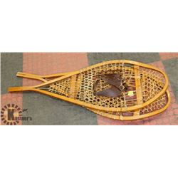 VINTAGE SNOW SHOES