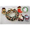 Image 1 : 16)  LOT OF 6 CHRISTMAS LAPEL PINS