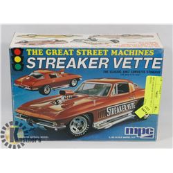 MPC STREAKER VETTE 1967 1:25 MODEL