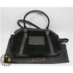 NEW DELLA KAITLYN LEATHER PURSE.