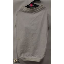 WHITE PET T-SHIRT, UNKNOWN SIZE.